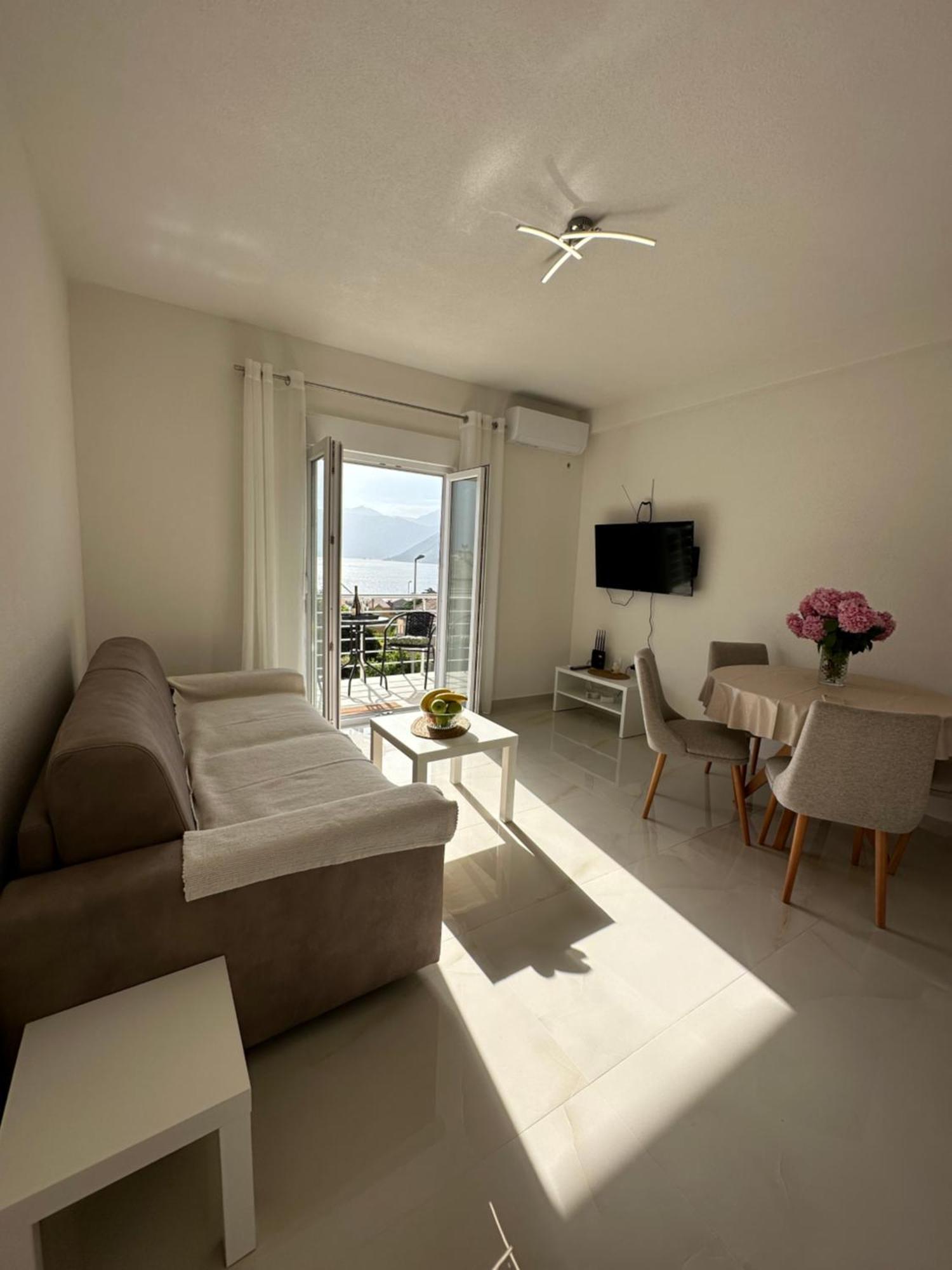 Sunny Apartment Kotor Eksteriør billede