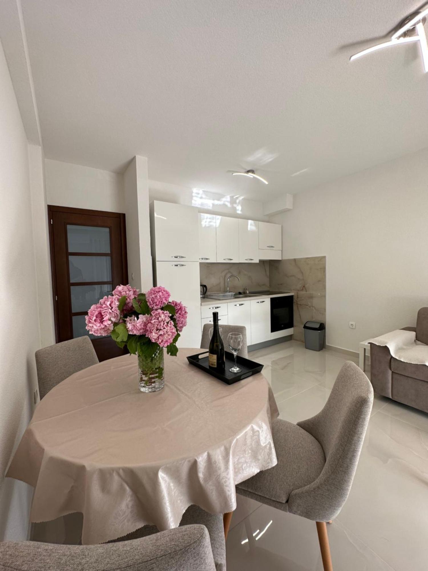 Sunny Apartment Kotor Eksteriør billede