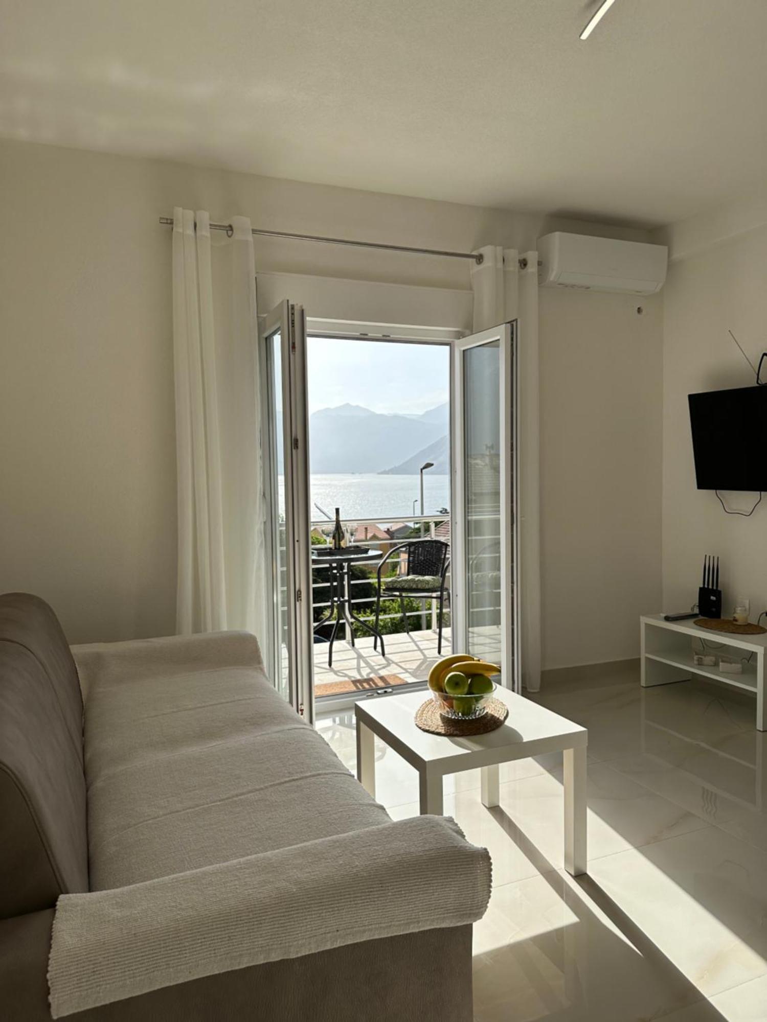 Sunny Apartment Kotor Eksteriør billede